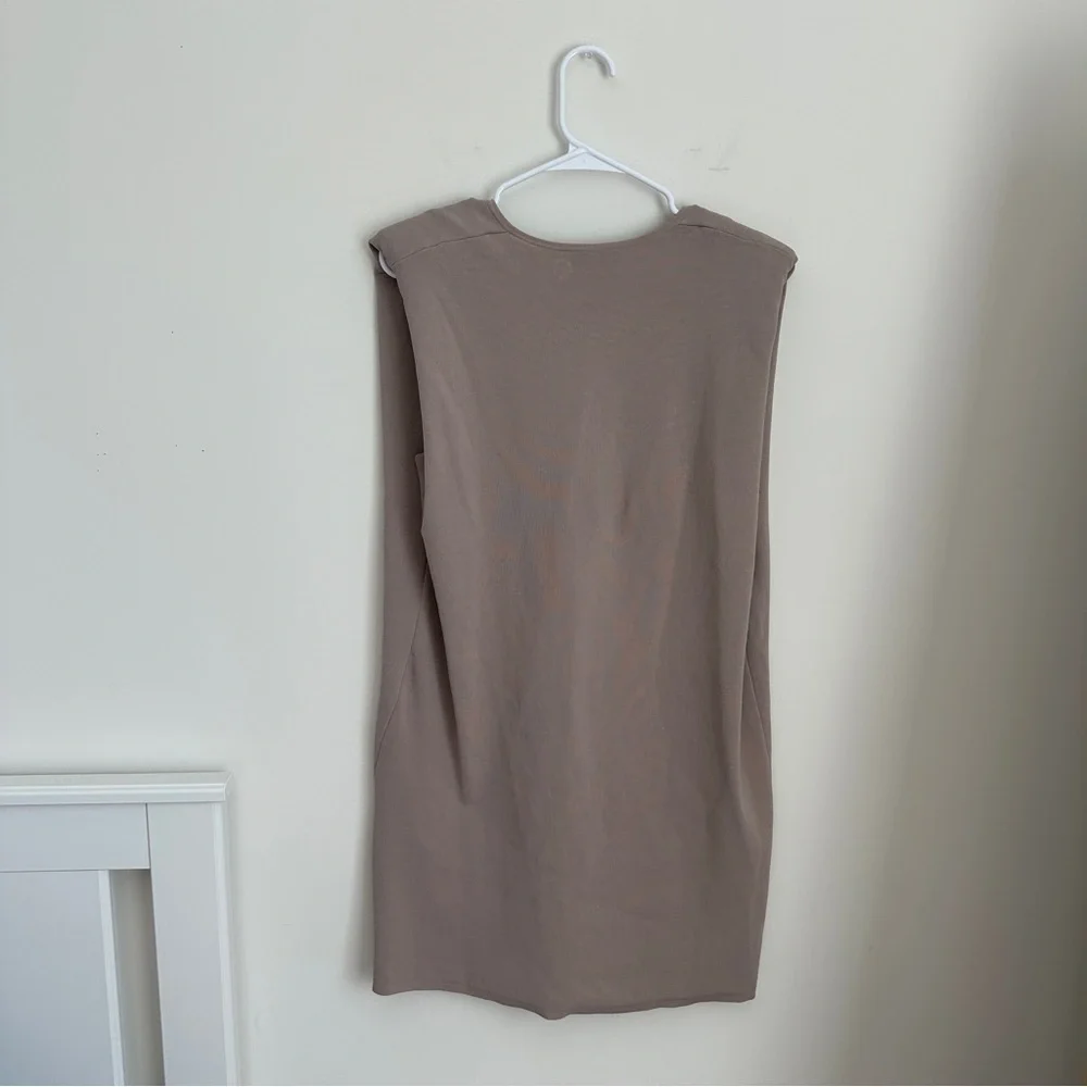 TEN by Babaton Aritzia V Neck TouchStone Tank Dress Shoulder Pads Size Medium - Picture 5 of 6